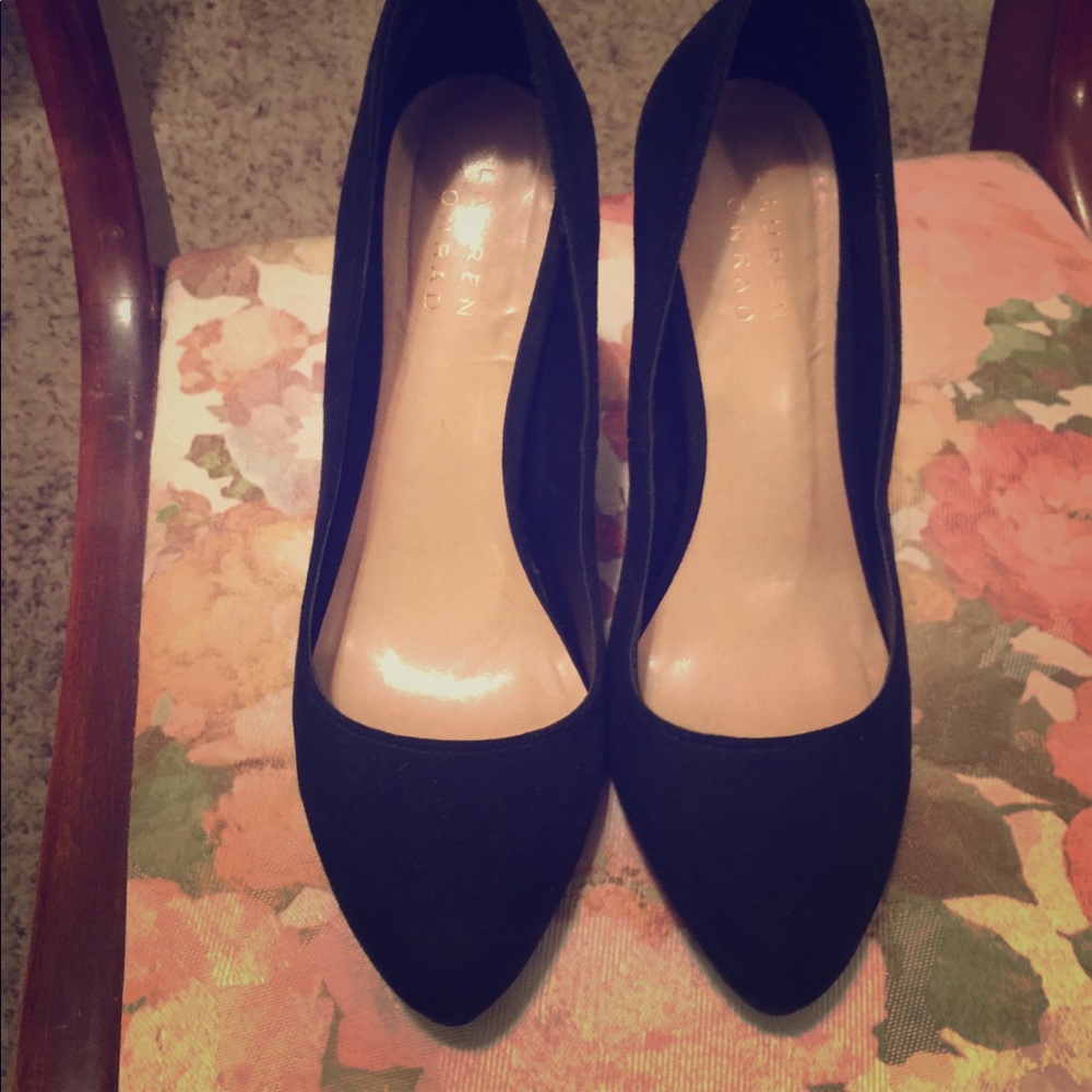 Like new black pump heels